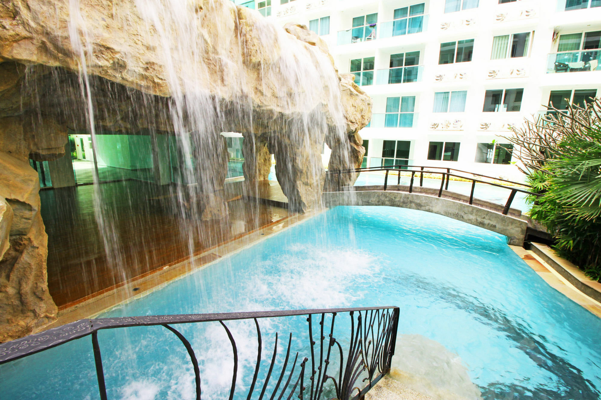 Amazon Residence By Pattaya Sunny Rentals Jomtien Beach Esterno foto