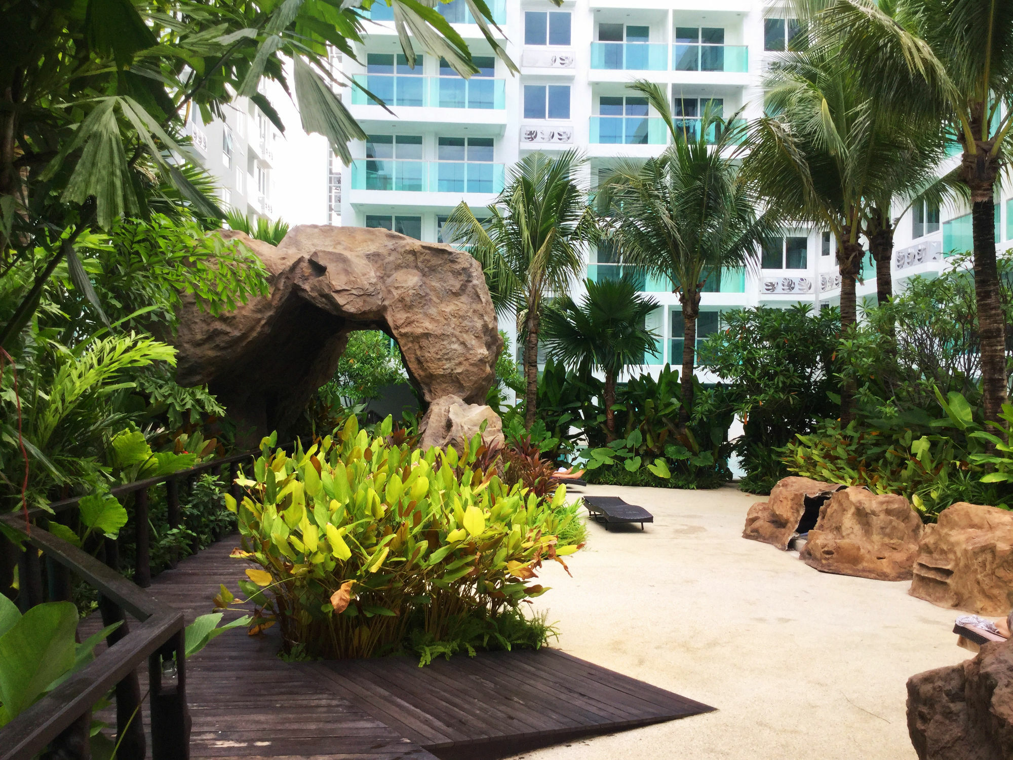 Amazon Residence By Pattaya Sunny Rentals Jomtien Beach Esterno foto