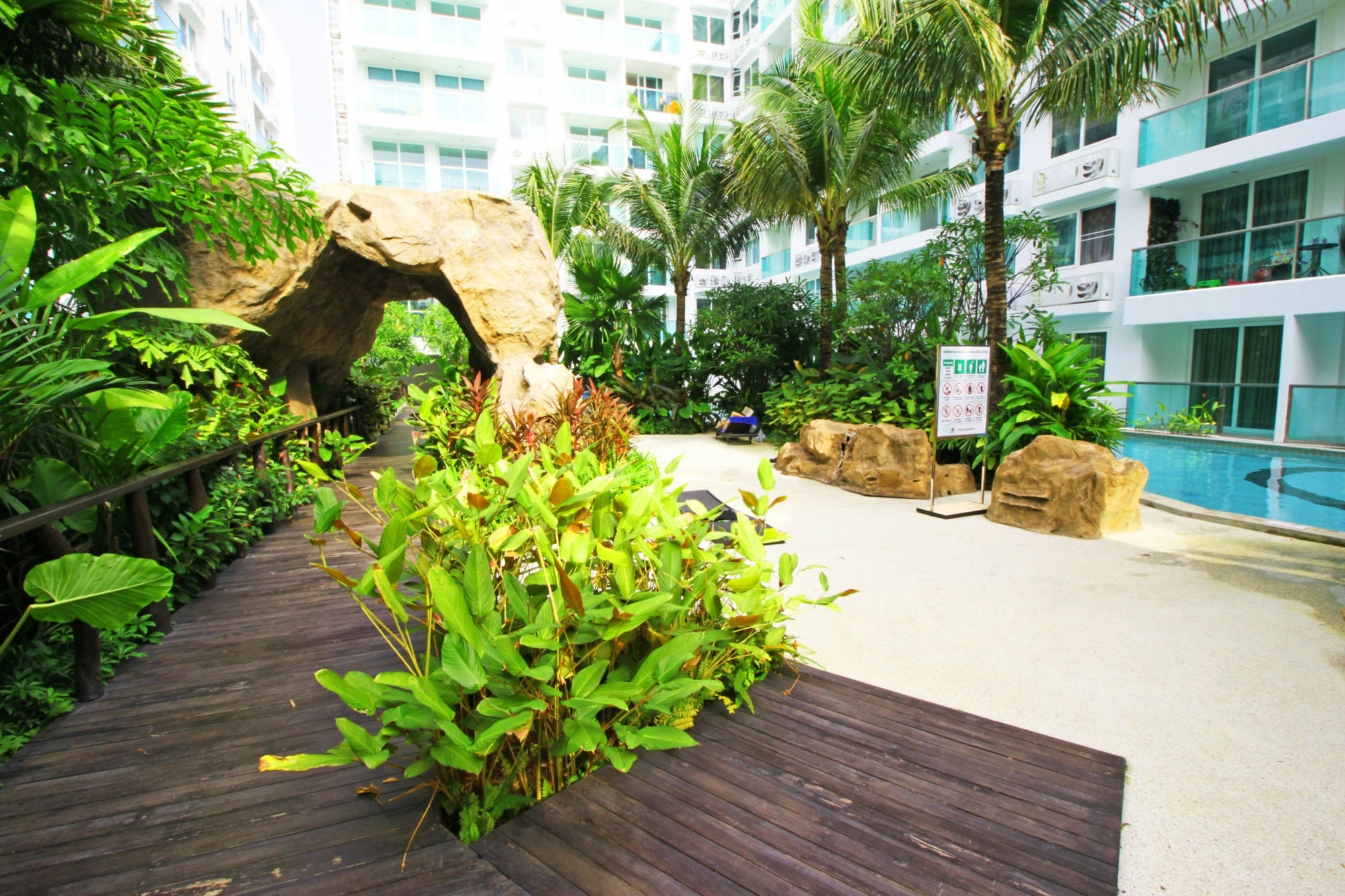 Amazon Residence By Pattaya Sunny Rentals Jomtien Beach Esterno foto